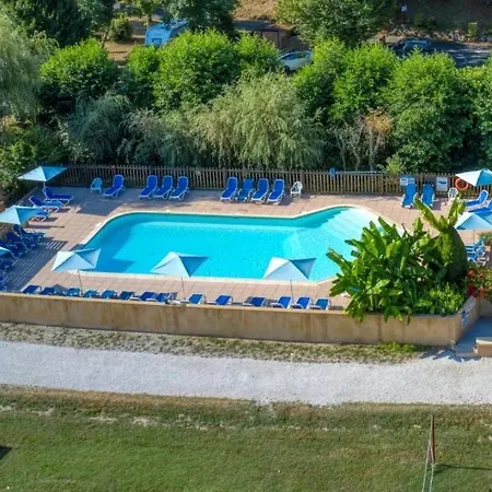 4 Etoiles - Piscine - Ccbfiaf Kamp alanı *